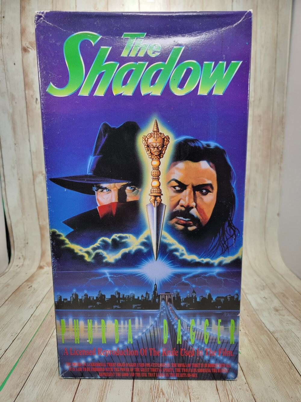 The Shadow Phurba Dagger Prop Replica by United Cutlery 1994 w/ Box & Stand